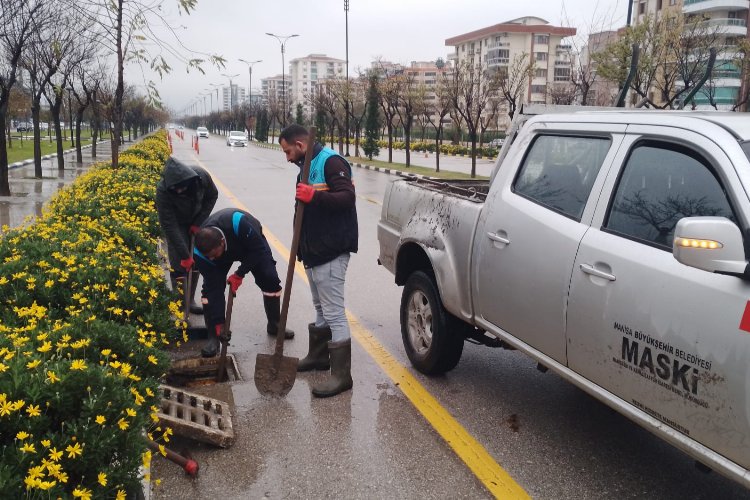 Manisa'da MASKİ'den yağış mesaisine devam