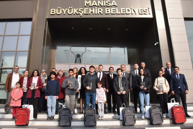 Manisa'da sınavlarda dereceye yapanlar ödüllendirildi