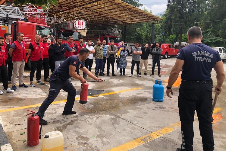 Manisa İtfaiyesi'nden STK'lara eğitim