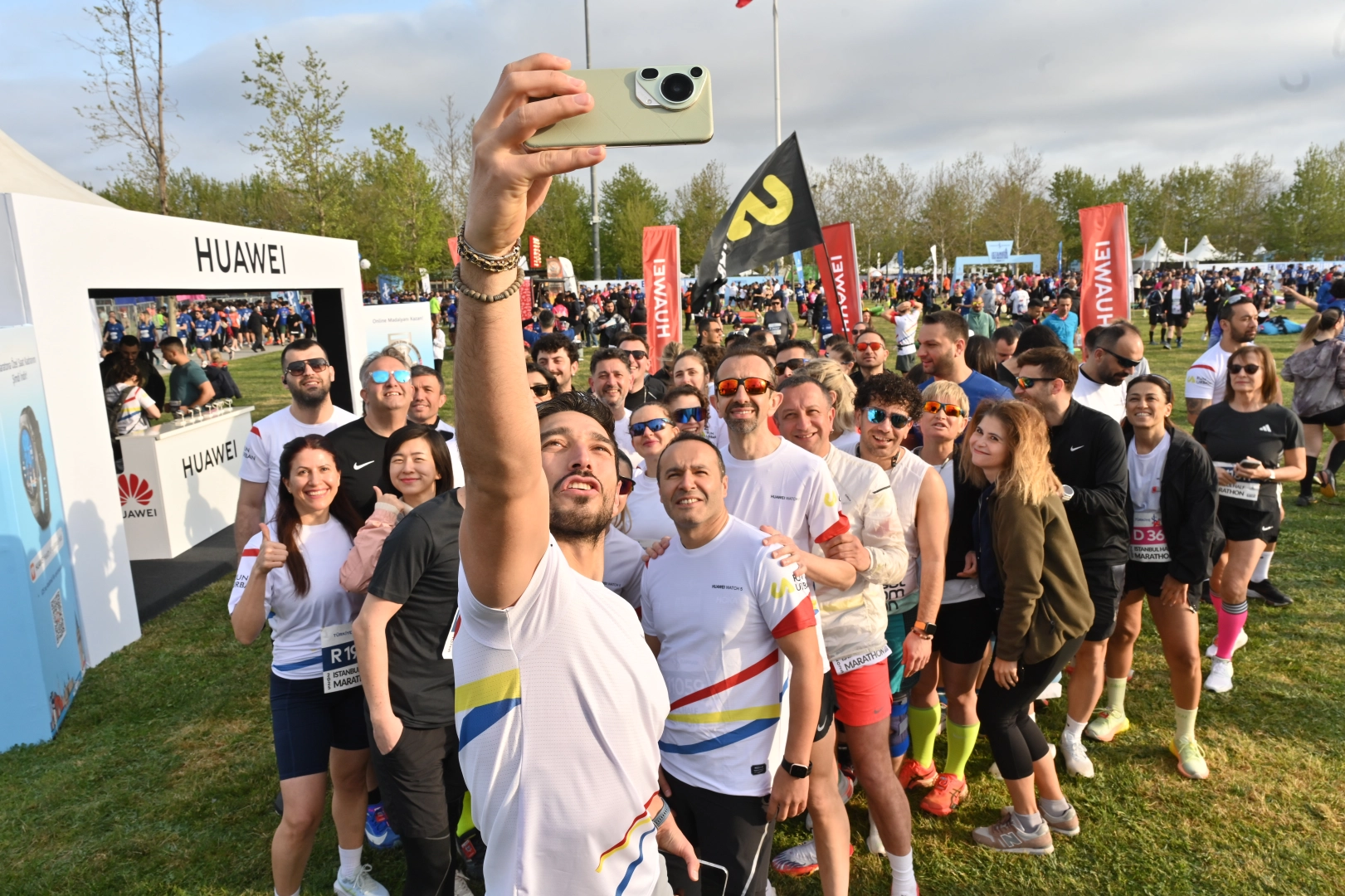 Maratonda akıllı saatiyle derece yakaladı