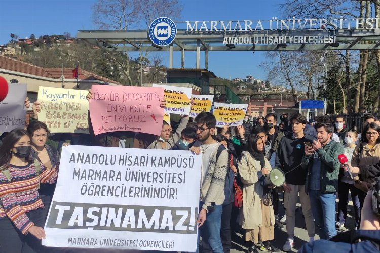 Marmaralı öğrenciler Anadolu Hisarı'nın Boğaziçi Kampüsü'ne devrini protesto etti