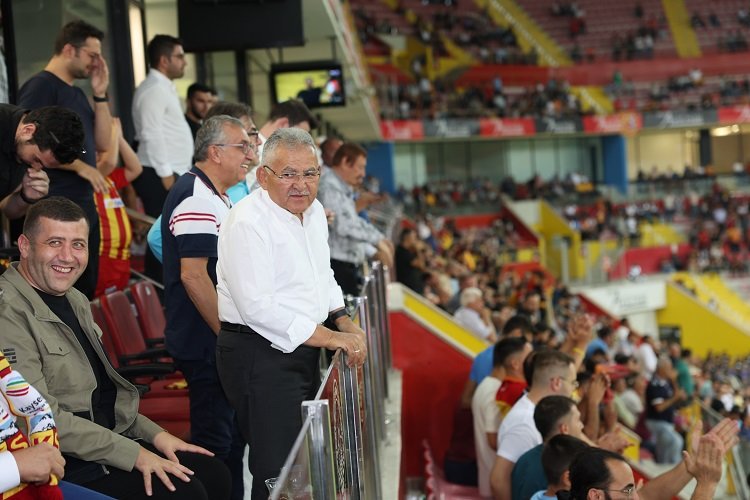 Memduh Büyükkılıç'tan 'Kayserispor'a destek