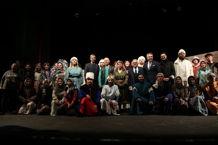 Memduh Büyükkılıç'tan tiyatro mesaisi