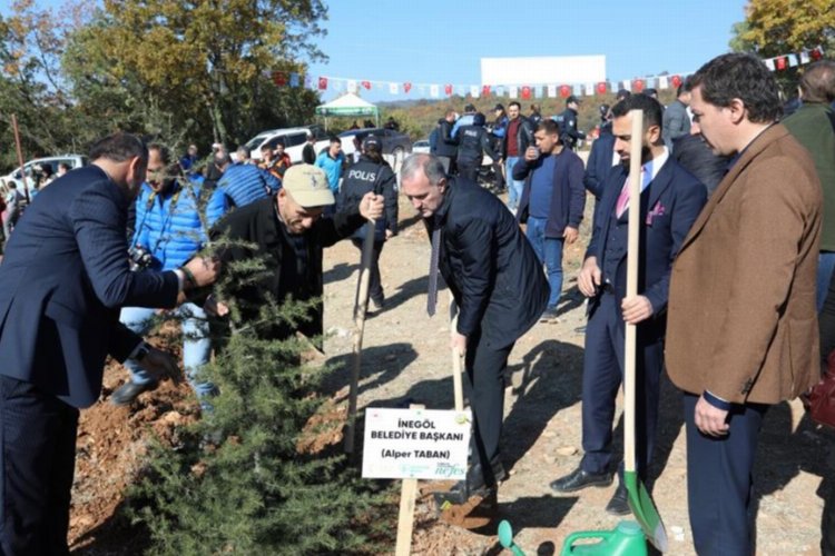 Milli seferberlikte Bursa İnegöl'de bin fidan toprakla buluştu
