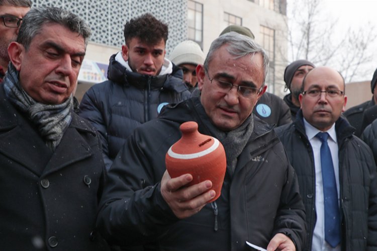 Minik Belinay kumbarasını Kütahya'dan depremzedelere yolladı