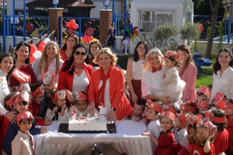 Miniklerin yüreklerin Cumhuriyet coşkusu