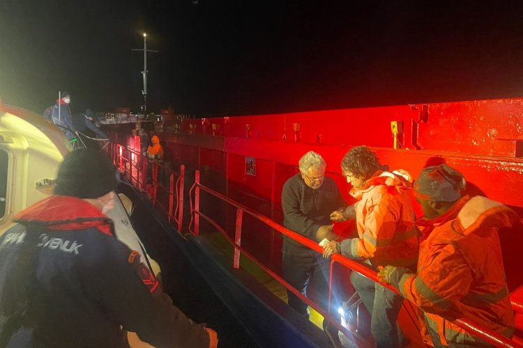 Muğla'da deniz ortasında tıbbi tahliye