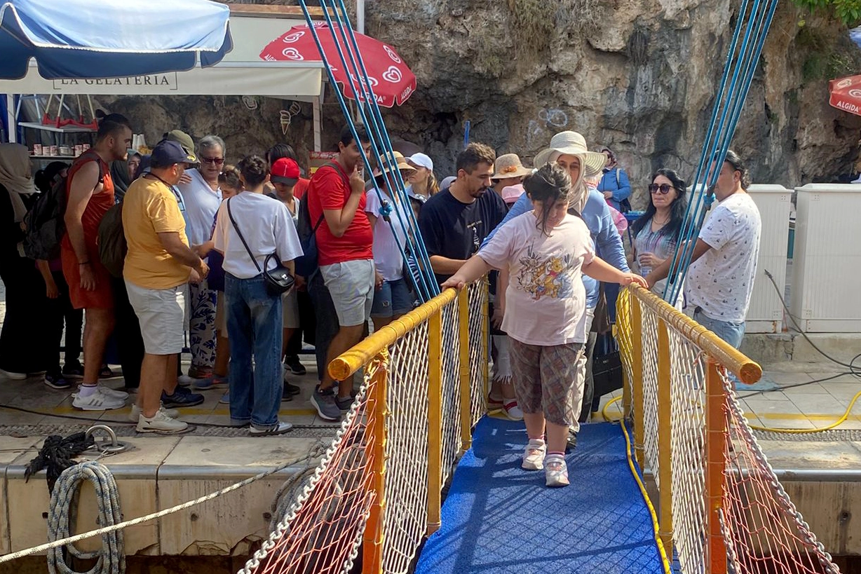 Muratpaşa’dan özel çocuklara mavi yolculuk