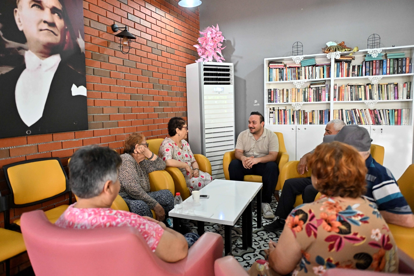 Muratpaşa'ya ilaç gibi merkez