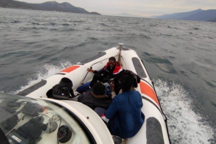 Sahil Güvenlik 323 düzensiz göçmeni kurtardı