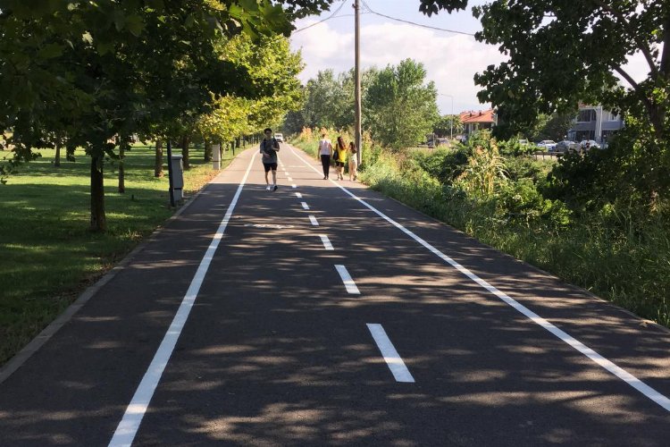 Sakarya'da bisiklet yollarında boyama çalışması