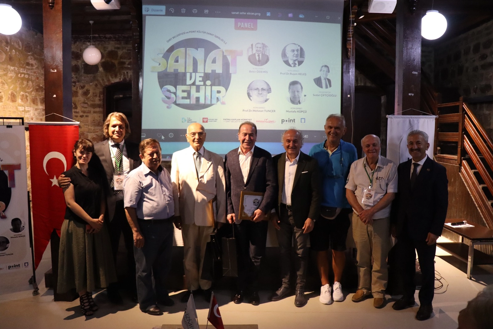 Sanatın kent dokusundaki yeri İzmit’te konuşuldu