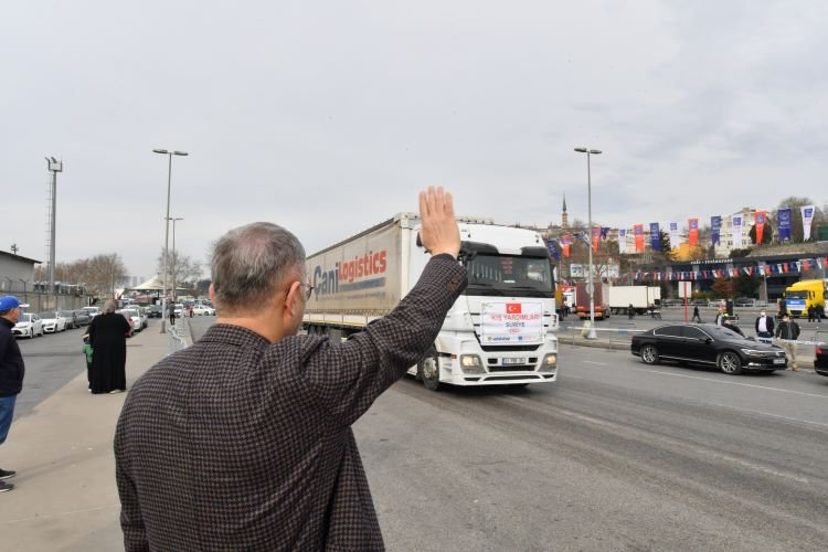 Üsküdar'dan İdlib'e 100 tırlık yardım konvoyu yola çıktı