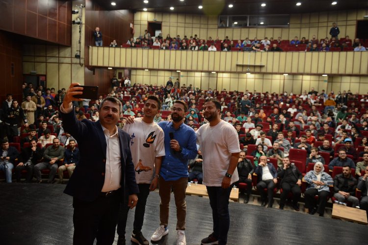 Sosyal medya fenomenleri Bursa Yıldırım'da gençlerle buluştu