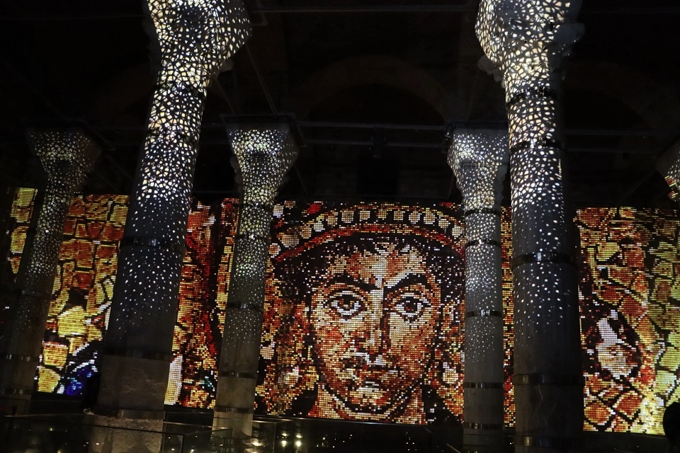 İstanbul'un saklı mirası sarnıçları ziyaret ettiler