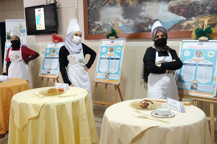 Suriyeli ve Türk öğrenciler yöresel lezzetleri Bursa yarıştı