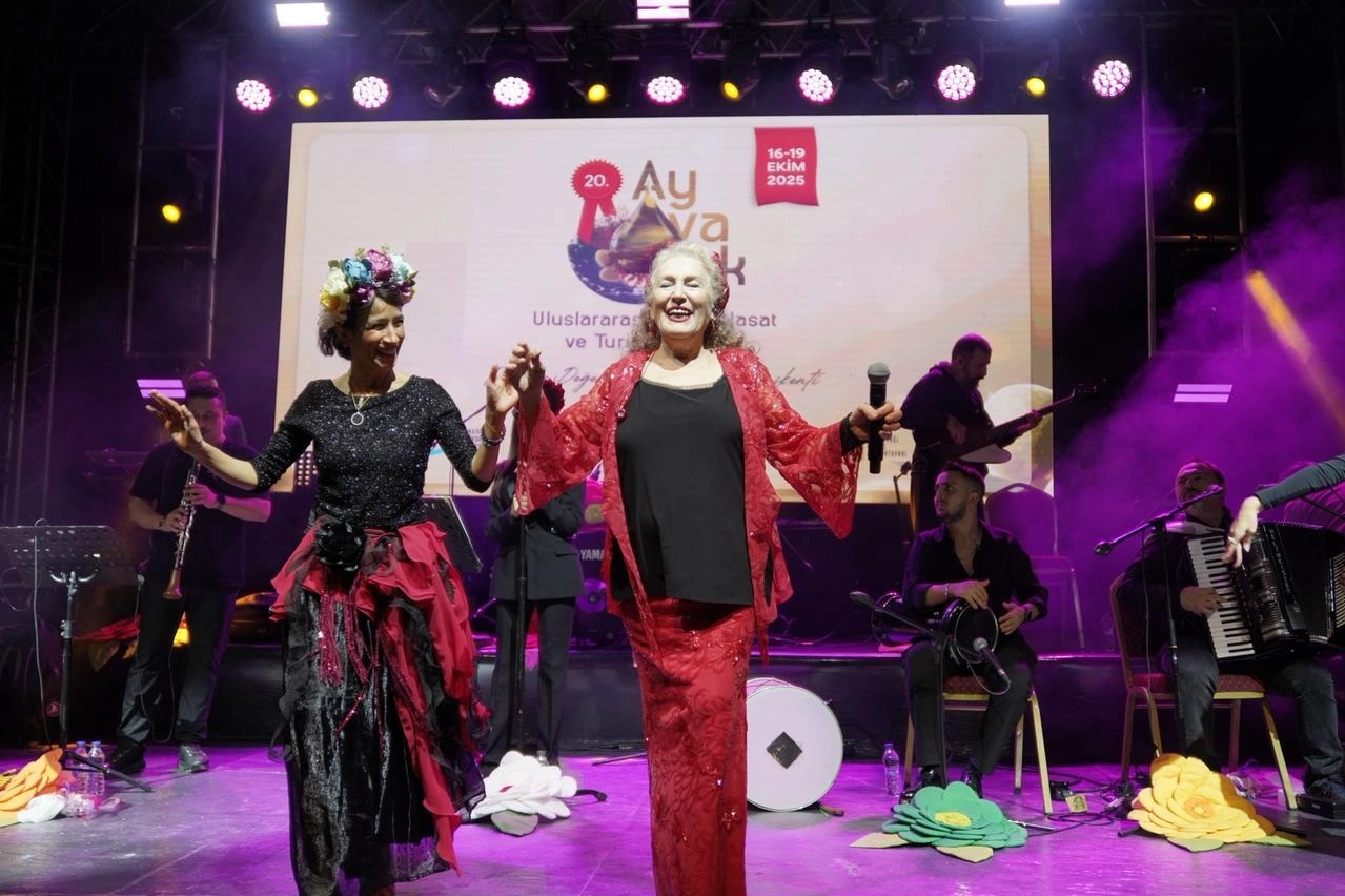 Suzan Kardeş’ten Ayvalık’ta Balkan Rüzgarı!