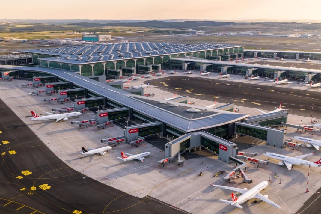 Temmuz'da 1,3 milyon yolcu İzmir’den havalandı