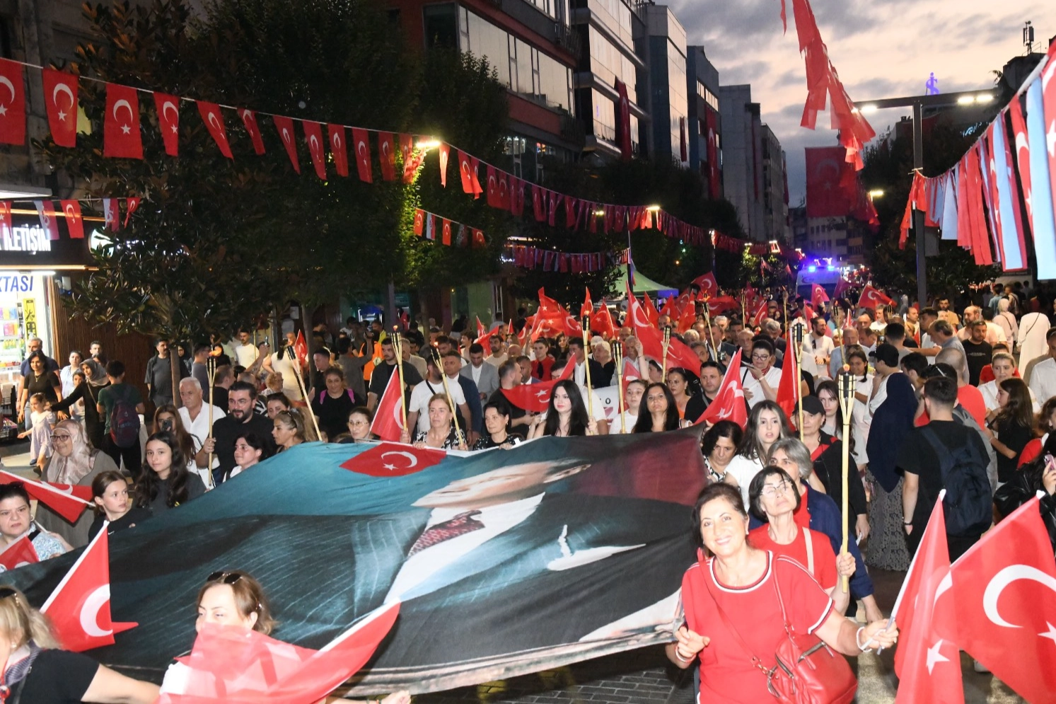 Trabzon’da 30 Ağustos coşkusu meydanlara taştı