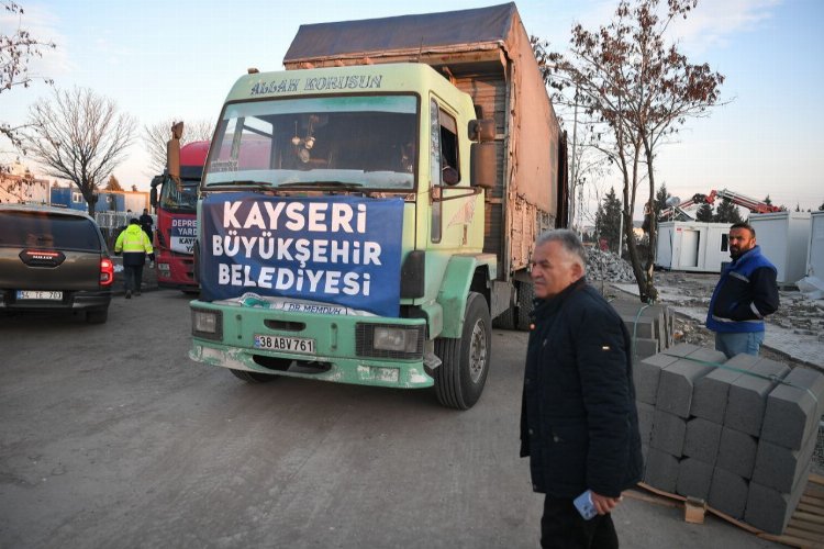 Yardım tırlarına Kahramanmaraş'ta karşılama