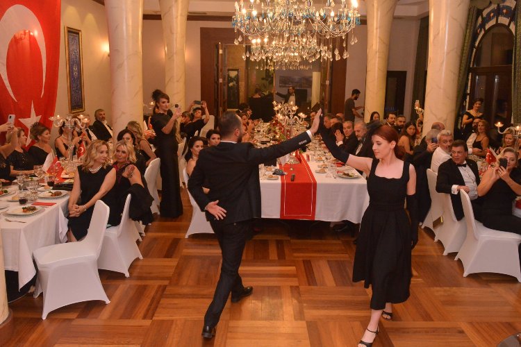 YASAV'ın Cumhuriyet kadınlarından özel balo
