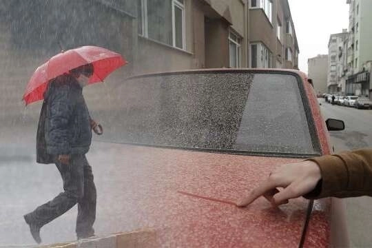 Yurt geneli sağanak yağışlı... Doğu ve Güneydoğu'da toz taşınımına dikkat!