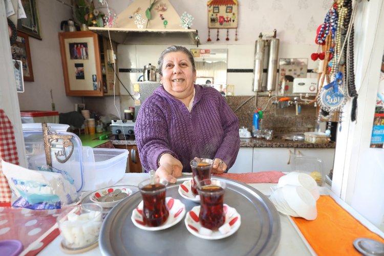 İzmir Gaziemir'de çaylar Sultan abladan!