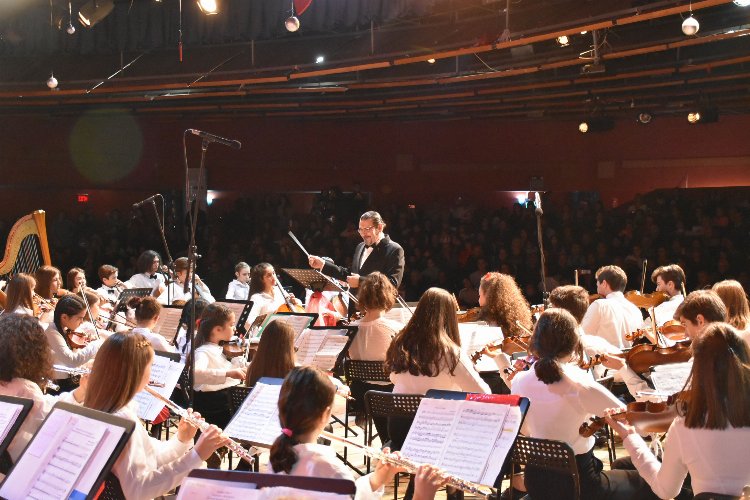 İzmir Narlıdere Çocuk Senfoni Orkestrası'ndan yeni yıl konseri 