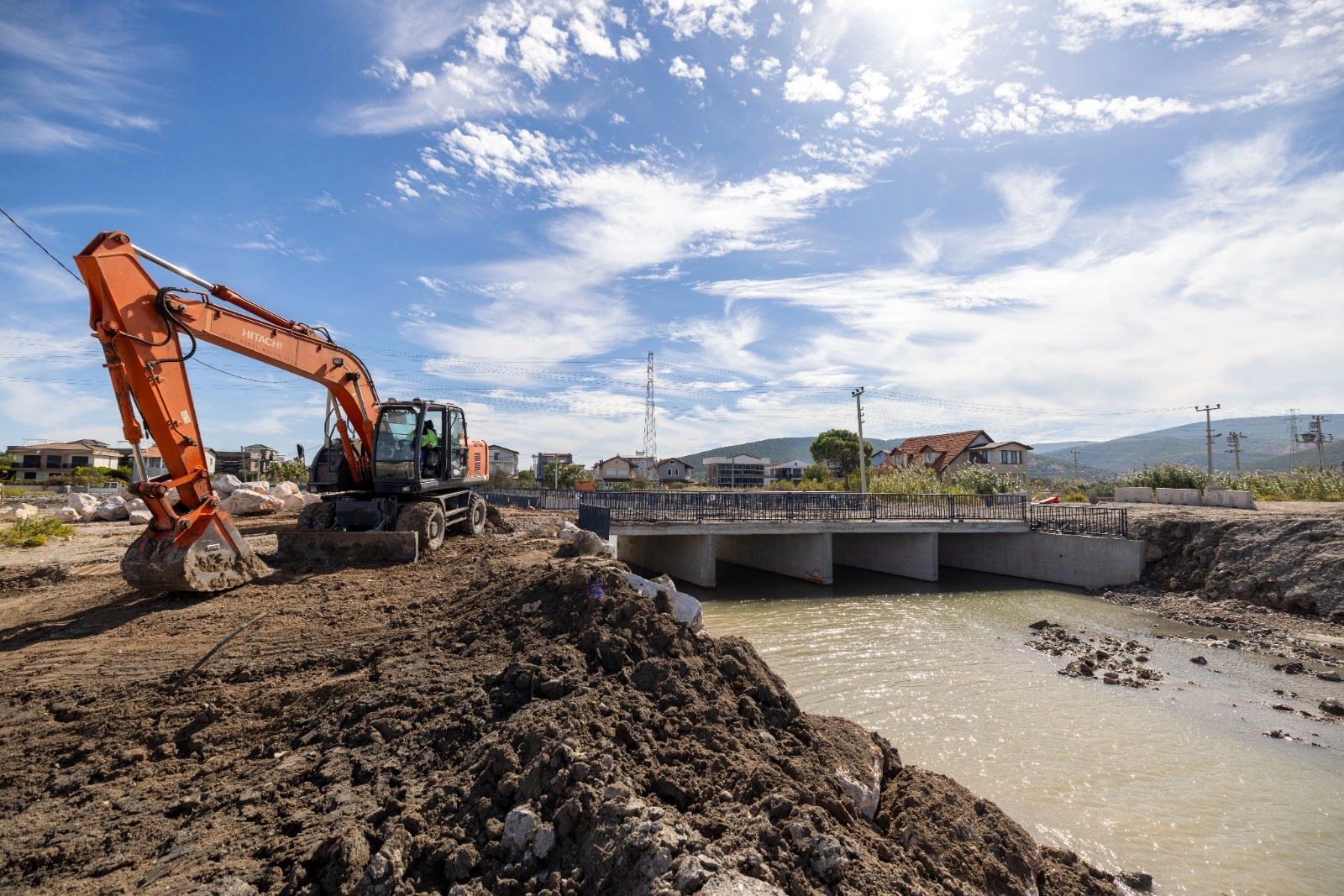 İzmir Yarımada’daki derelerden 100 bin ton malzeme çıkarıldı