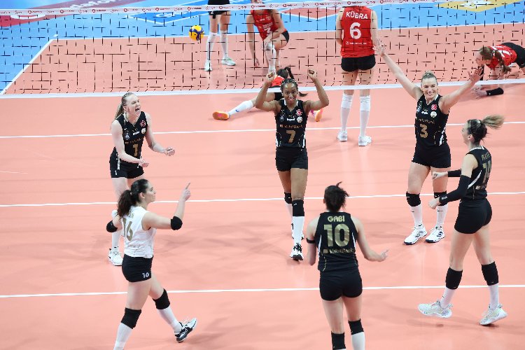 VakıfBank sezonu 3. sırada tamamladı