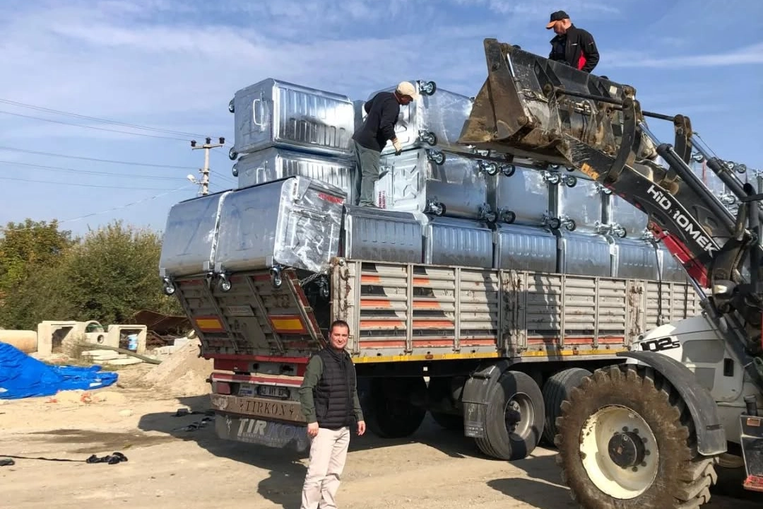 Yenimuhacir'e TBB'den 20 hibe çöp konteyneri