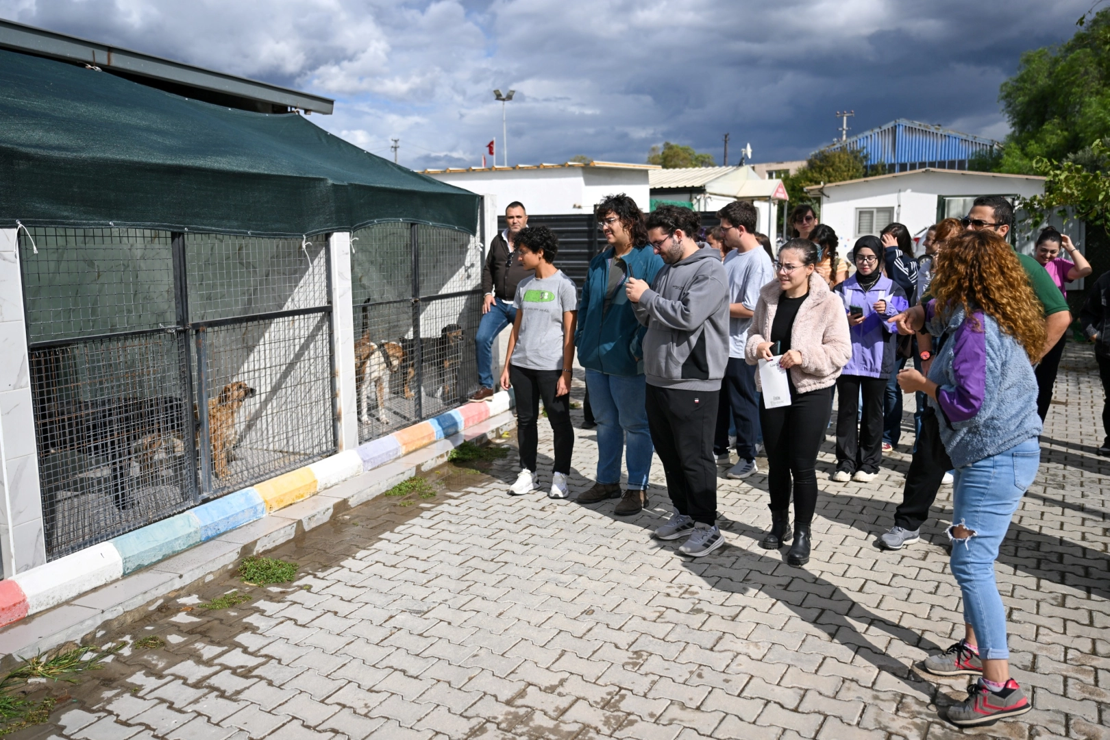 İzmir Bornova’da can dostlar için el ele