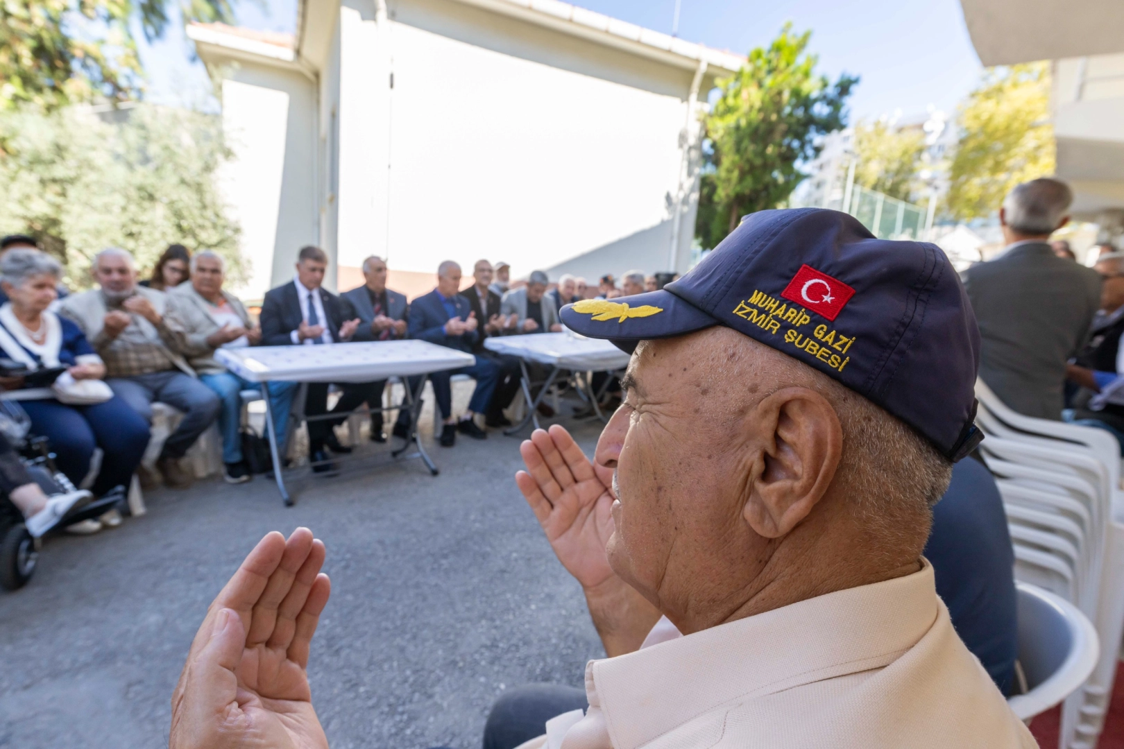 İzmir'de Başkan Tugay gazilerle buluştu